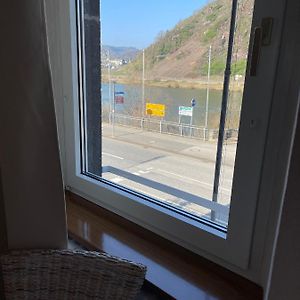 Zimmer mit Kingsize-Bett